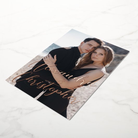 Elegant Burgundy Foto Calligraphy Save the Date Folieneinladung (Gedreht)