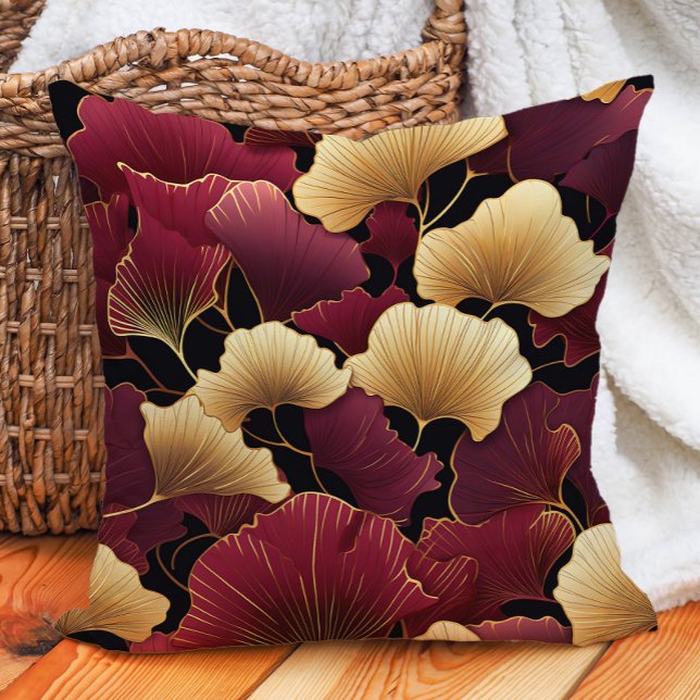 Elegant Burgundy Gold Ginko Blätter Black Kissen (Elegant burgundy and gold ginko on black decorator pillow)