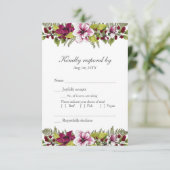 Elegant Burgundy Greenery Floral Wedding QR Code RSVP Karte (Stehend Vorderseite)