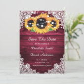 Elegant Burgundy Rustic Wood Lace Sonnenblume Save The Date (Stehend Vorderseite)