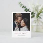 Elegant Burgundy Script Foto Wedding Vielen Dank Postkarte (Stehend Vorderseite)