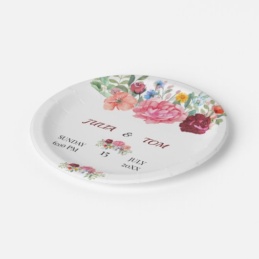 Elegant Burgundy und Rosy Floral Pappteller (Schrägansicht)