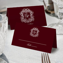 Elegant Burgundy Vintage Crest Monogram Wedding Platzkarte