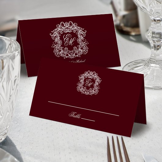 Elegant Burgundy Vintage Crest Monogram Wedding Platzkarte