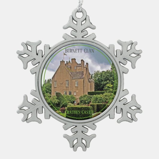 Elegant Burnett Scottish Clan Crathes Castle Schneeflocken Zinn-Ornament (Vorderseite)
