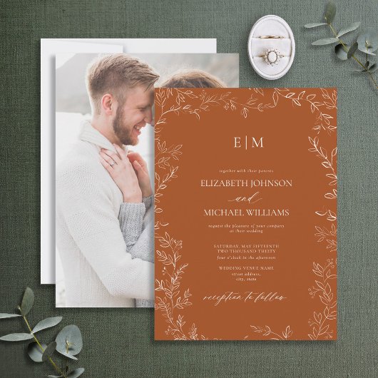 Elegant Burnt Orange Leaf Foto Monogram Wedding Einladung