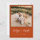 Elegant Burnt Orange Minimalist Photo Wedding Einladung (Rückseite)