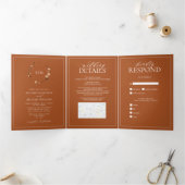 Elegant Burnt Orange Wappen Monogram Wedding Dreifach Gefaltete Einladung (Innenseite)
