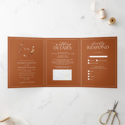 Elegant Burnt Orange Wappen Monogram Wedding Dreifach Gefaltete Einladung (Innenseite)