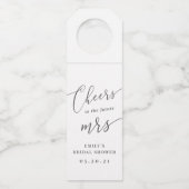Elegant Calligraphy Future Mrs. Brautparty Flaschenanhänger (Vorderseite)
