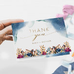 Elegant Celestial, Mystic Garden Wedding geklappt Dankeskarte<br><div class="desc">Vielen Dank an Ihre Gäste mit diesem eleganten Himmelsthema Dankeschön gefaltete Karte. Schöne, zarte Aquarellfärbungen schaffen einen weichen Himmelshintergrund für Ihre Danksagung, sowie Blumendetails sowohl vorne als auch innen. Moderne handgeschriebene Kalligrafiedetails. Design in Blau, Marine, Türkis, lila, Magenta und Gold. Teil unserer Kollektion "Mystic Garden Celestial" mit einer Vielzahl von...</div>