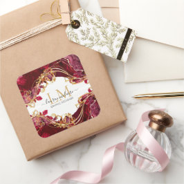 Elegant Cherry Red & Gold Monogram Script Quadratischer Aufkleber