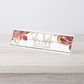 Elegant Cherry Red & Gold Monogram Script Schreibtischnamensplakette (Vorderseite )