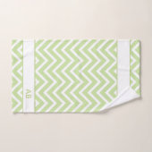 Elegant Chevron Pattern & Monogram on Sage Green Badhandtuch Set (Handtuch)
