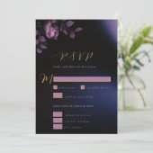 Elegant Chic Moody Dark Lila Floral Wedding RSVP Einladung (Stehend Vorderseite)