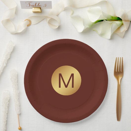 Elegant Chic Red & Gold Monogram Initial Pappteller (Hochzeit)