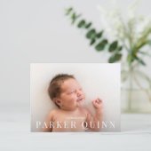 Elegant Chic Typografy Foto Birth Ankündigungspostkarte (Stehend Vorderseite)