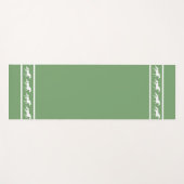 Elegant, Chic White Horses on Laurel Green Yogamatte (Vorderseite (Horizontal))