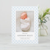 Elegant Classic Blue Gingham Baby Boy Birth Ankündigung (Stehend Vorderseite)