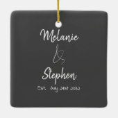 Elegant Couple Names Date Script Typogray Keramikornament (Rückseite)