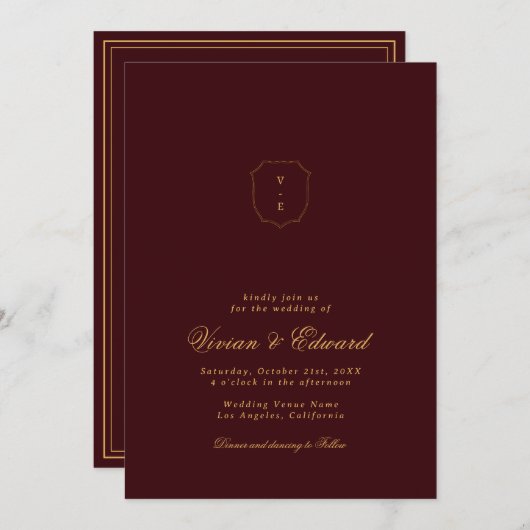 Elegant Crest Monogram Burgundy and Gold Wedding Einladung (Vorne/Hinten)