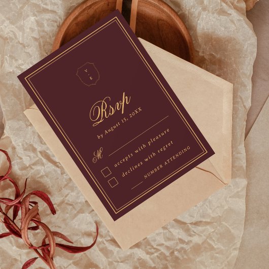 Elegant Crest Monogram Burgundy Gold Fall Wedding RSVP Karte