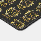 Elegant Crested Monogram Name Matte Black | Gold Schreibtischunterlage (Ecke)