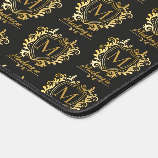 Elegant Crested Monogram Name Matte Black | Gold Schreibtischunterlage (Ecke)