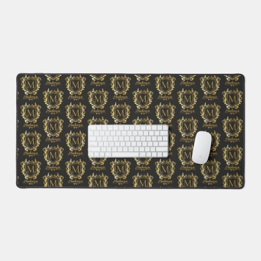 Elegant Crested Monogram Name Matte Black | Gold Schreibtischunterlage (Tastatur & Maus)