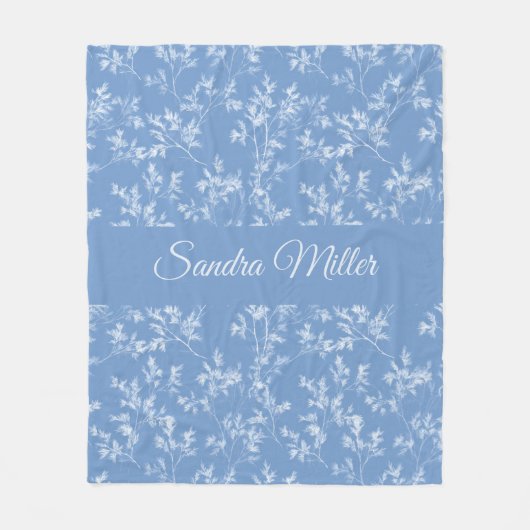 Elegant Custom Name Dusty Blue Frost Botanical Fleecedecke (Vorderseite)