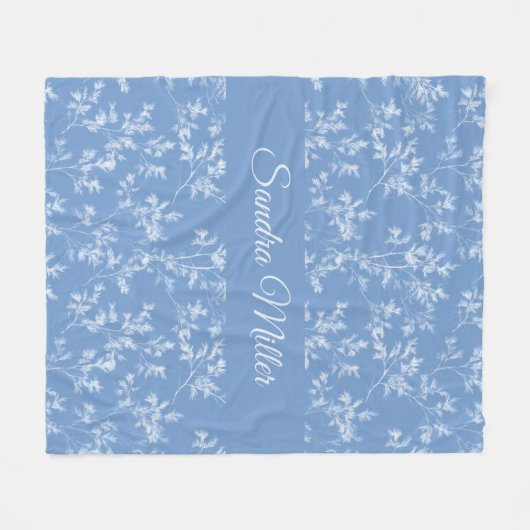 Elegant Custom Name Dusty Blue Frost Botanical Fleecedecke (Vorderseite (Horizontal))