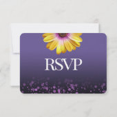 Elegant Daisies mit Lila Glitzer Wedding RSVP Karte (Rückseite)