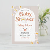Elegant Daisy Blume Arch Boho Baby Shower Einladung (Stehend Vorderseite)
