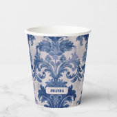 Elegant Damask Blue toile de jouy monogram Pappbecher (Vorderseite)