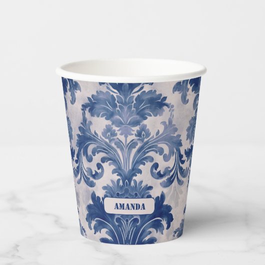 Elegant Damask Blue toile de jouy monogram Pappbecher (Vorderseite)