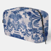 Elegant Damask Blue toile de jouy monogram Waschbeutel (Rechte Ecke)