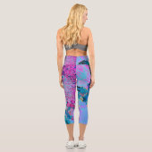 Elegant Dark Blue und Magenta Limelight Hydrangea Capri Leggings (Rückseite)