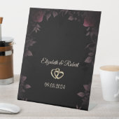 Elegant Dark Burgundy Roses Black Sockelschild (In Situ)