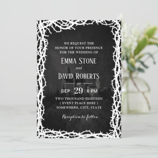 Elegant Dark Fairytale Castle Thorn Frame Wedding Einladung (Stehend Vorderseite)