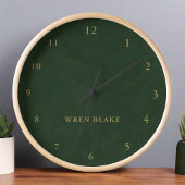 Elegant Dark Green Leather & Gold Script Name Runde Wanduhr