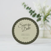 Elegant Dark Green Script Scallop Hochzeit Save The Date (Stehend Vorderseite)