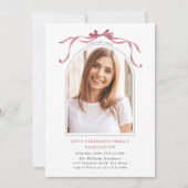 Elegant Deep Blush Bow Graduation Party Arch Photo Einladung (Vorderseite)