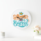 Elegant Design Typography Mom Is My Queen Große Wanduhr (Zuhause)