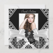 Elegant Diamond Bow Black Damask Foto Sweet 16 Einladung (Vorderseite)