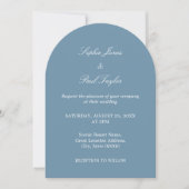 Elegant Dusty Blue Arch Wedding Einladung (Vorderseite)