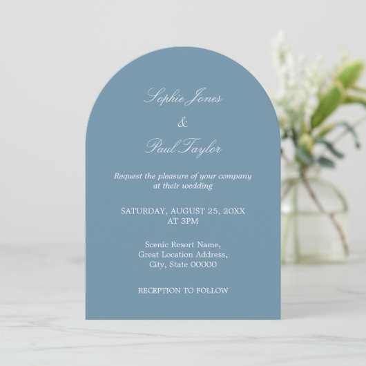 Elegant Dusty Blue Arch Wedding Einladung (Stehend Vorderseite)