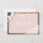 Elegant Dusty Blue Blush Rustic Wood Lace Script RSVP Karte (Vorderseite)