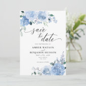 Elegant Dusty Blue Botanical Floral Save the Date Einladung (Stehend Vorderseite)