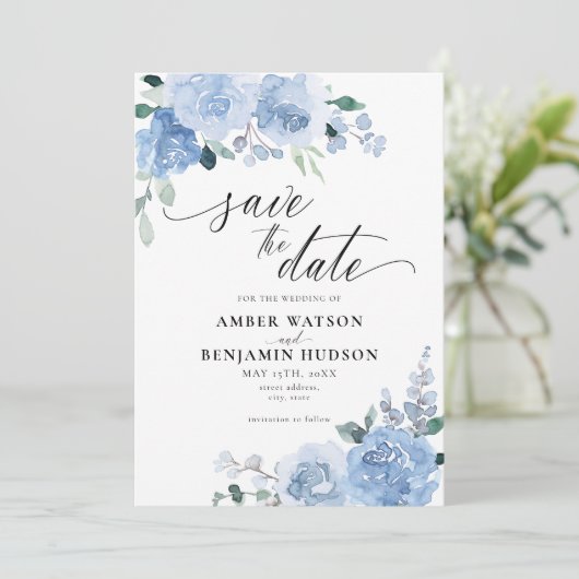 Elegant Dusty Blue Botanical Floral Save the Date Einladung (Stehend Vorderseite)