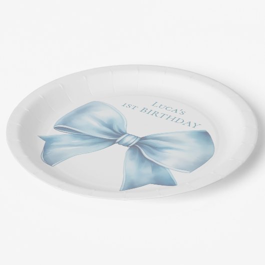 Elegant Dusty Blue Bow First Boy Birthday Pappteller (Schrägansicht)